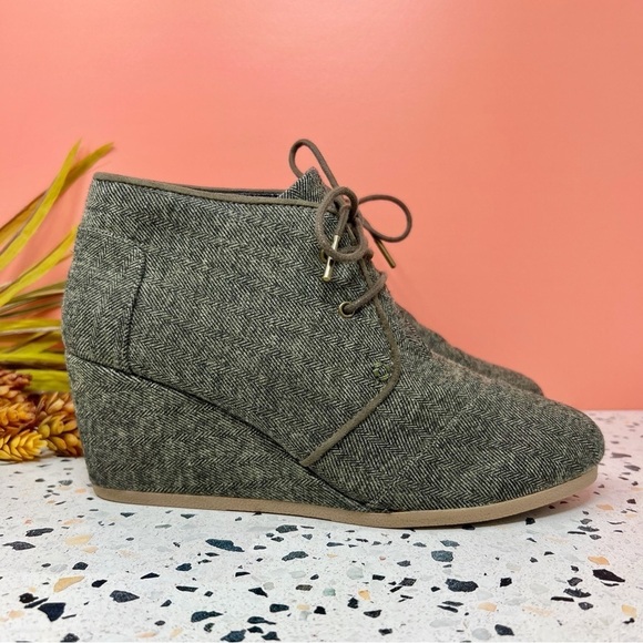 TOMS Desert Gray Tweed Women’s Lace Up Wedge Ankle Booties Sz 11 - Picture 4 of 9